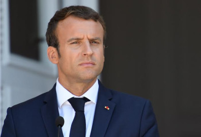 Emmanuel Macron gasta 30 mil dólares en maquillaje
