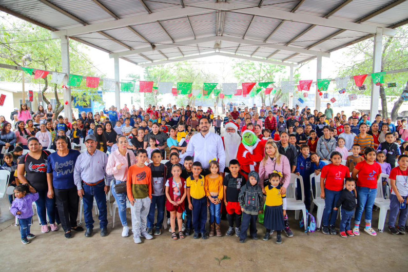 En "Periquitos" celebraron Posada Ejidal con el Alcalde Carlos Peña Ortiz