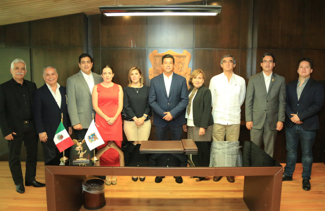 Se reúnen el gobernador, los senadores y diputados federales