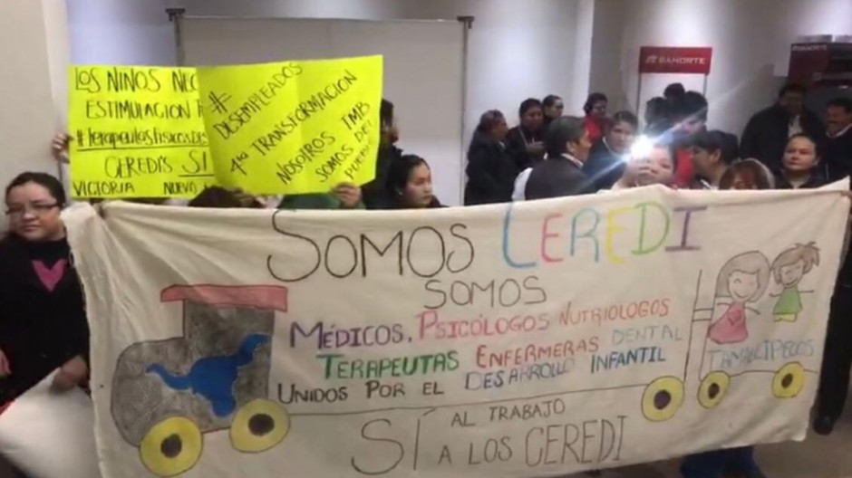 Se manifiestan trabajadores de PROSPERA