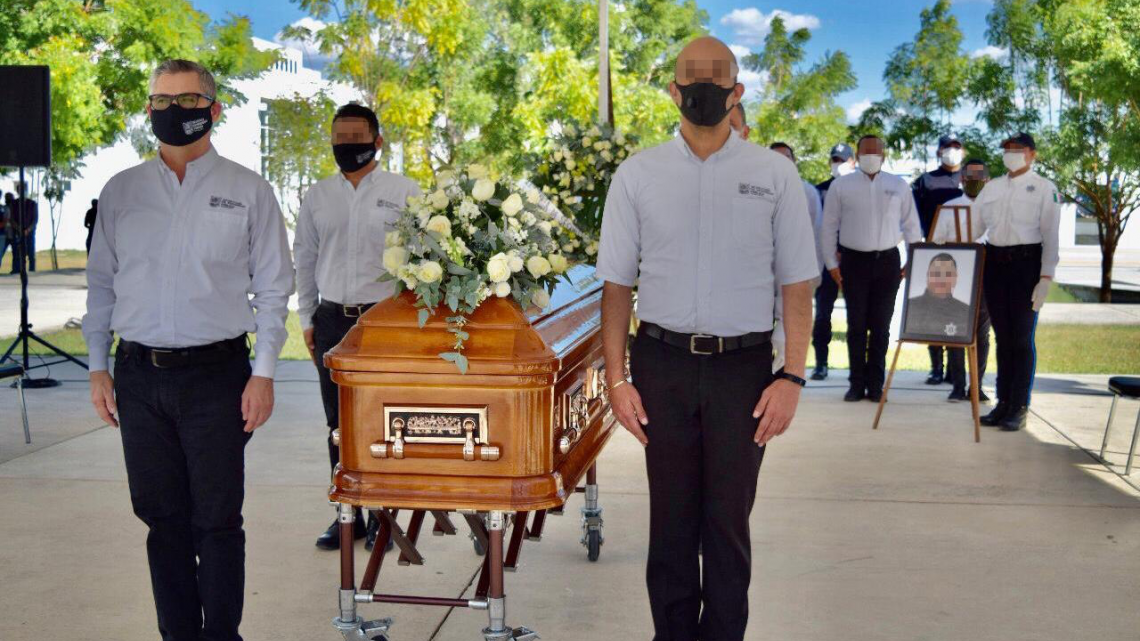 Rinden homenaje a policía abatido en Victoria