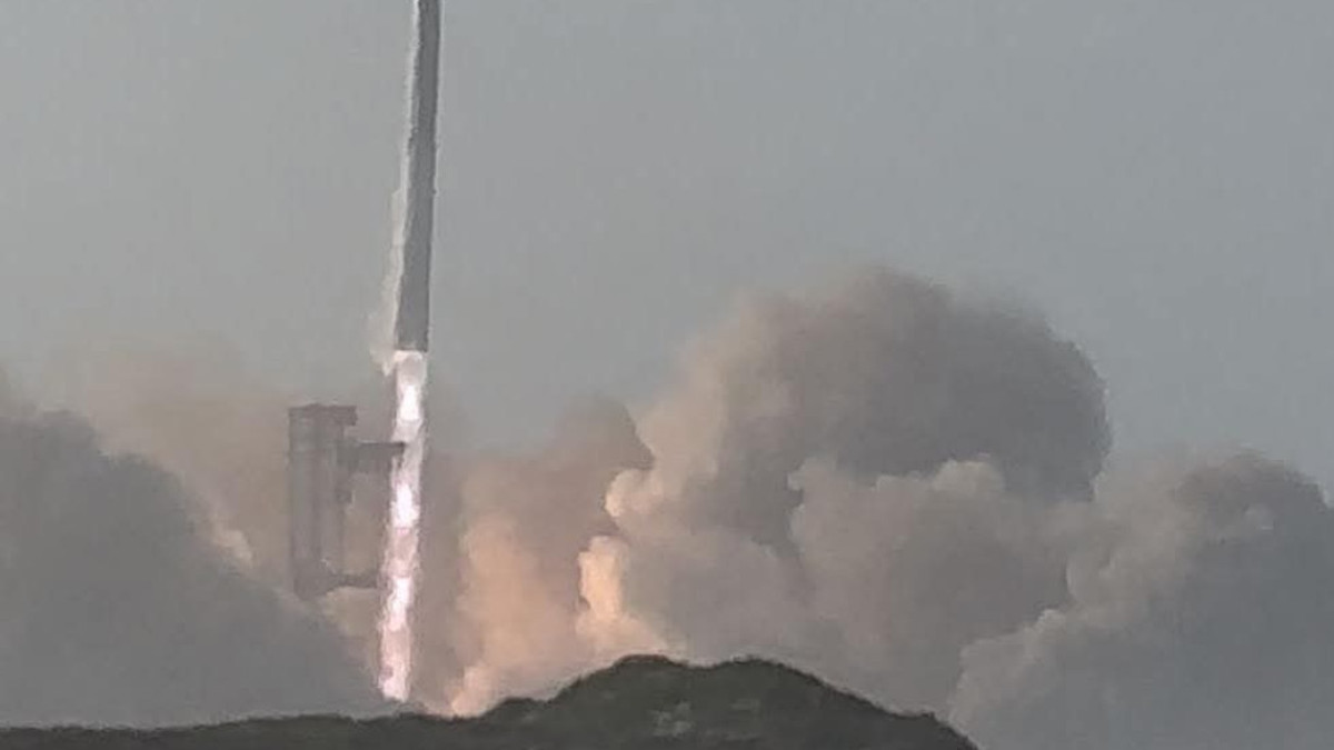 Starship despega con éxito, pero pierde control y se desintegra