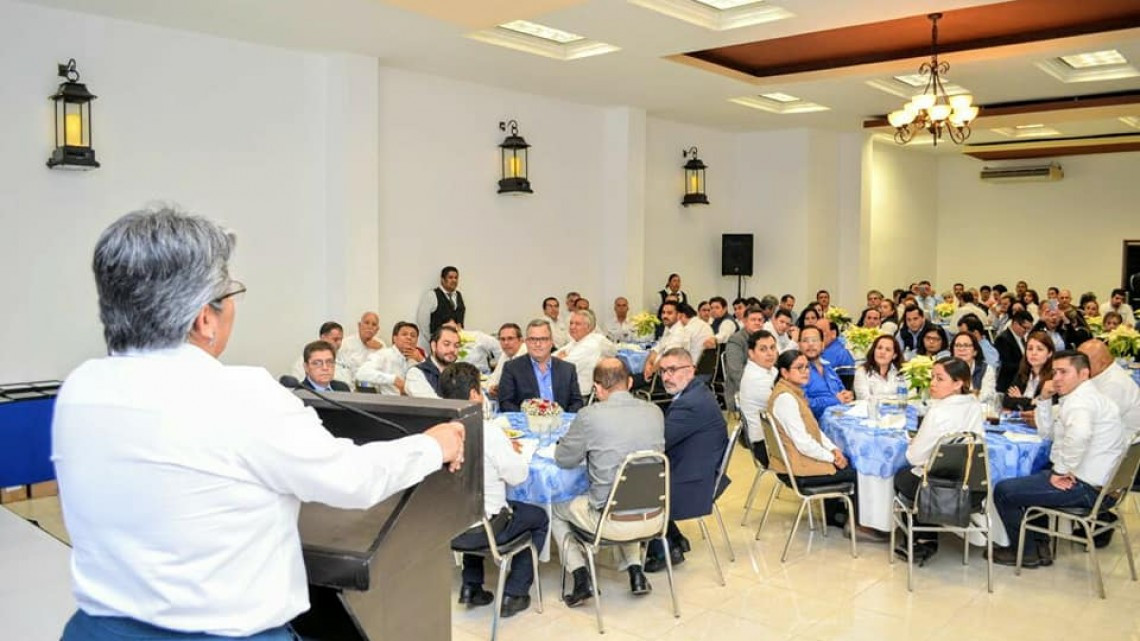 Entregan dictámenes de acreditación a Salud