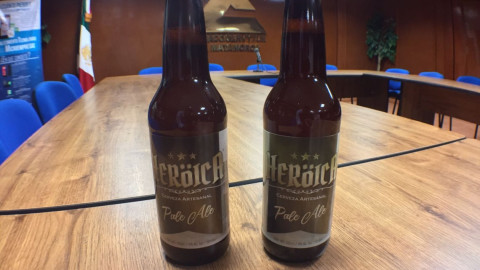 Presentan la cerveza "Heroica"