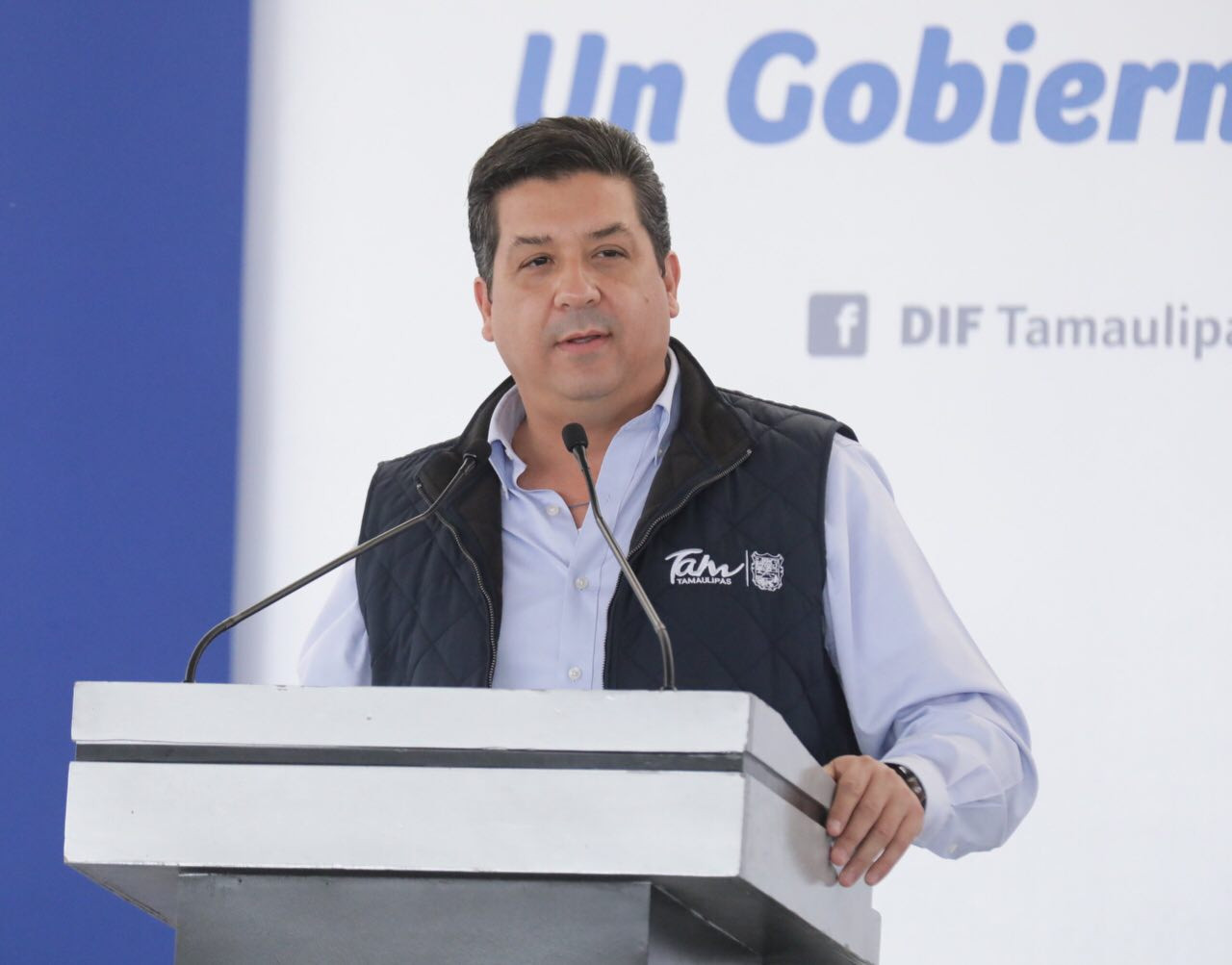 Gobernador entrega apoyos a familias de la región ribereña