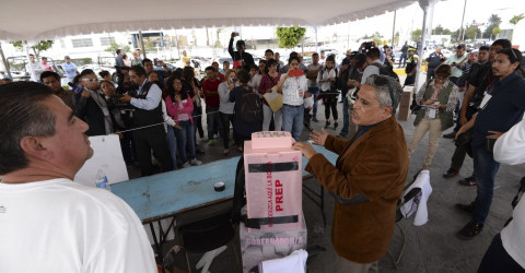 Bloquean Periférico por la falta de boletas en la Cd. de México