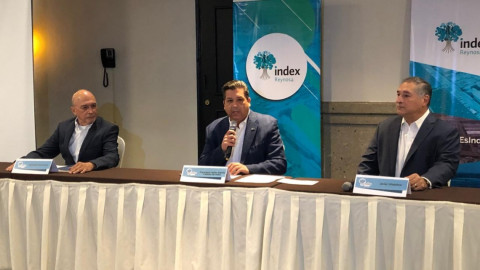 Dan banderazo a vacunación de menores de 5 a 17 años