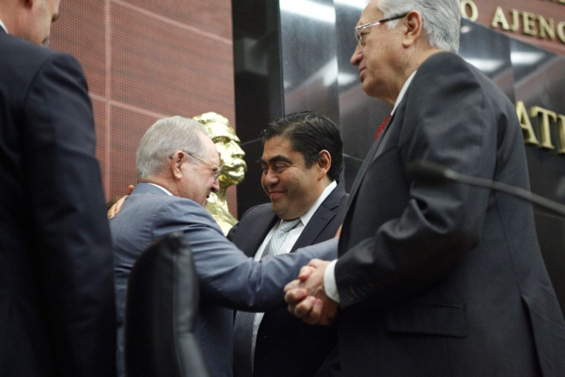 Nueve senadores se suman al PT; ya es tercera fuerza en Cámara Alta