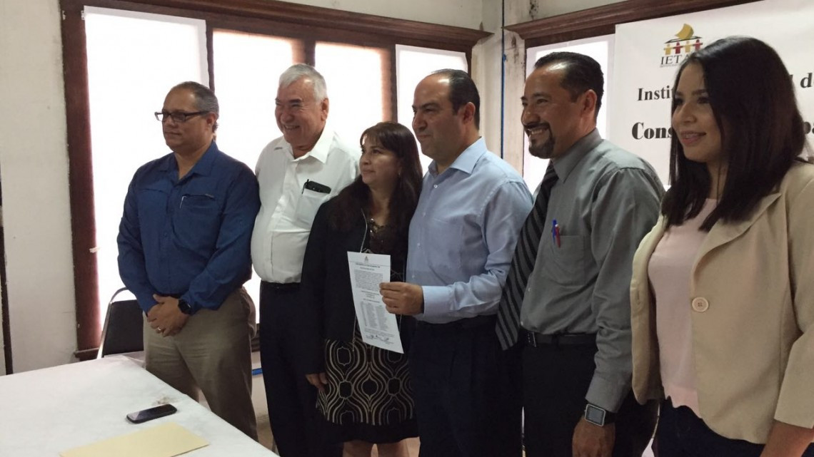 Recibe Carlos García constancia como candidato a la alcaldía de Matamoros 