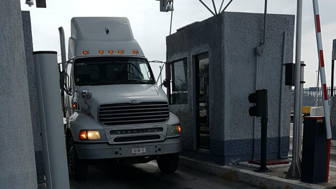 De forma parcial reanuda operaciones Puente Comercio Mundial