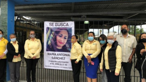 Maestros se manifiestan por compañera desaparecida