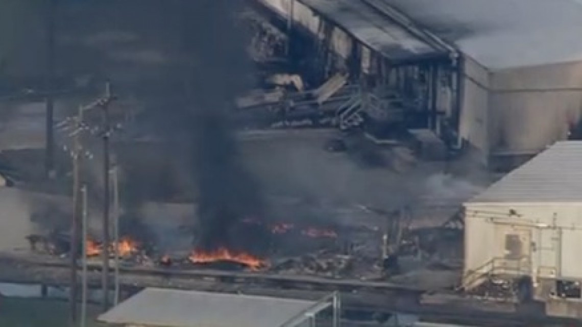 Nuevas explosiones e incendio de planta química en Houston