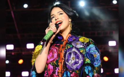 Ángela Aguilar responde a supuestas fotos íntimas