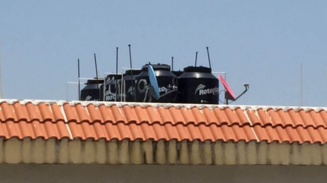 Vecinos no cuentan con suministro de agua potable