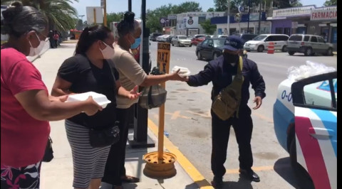 Entrega tránsito alimentos a familiares de enfermos