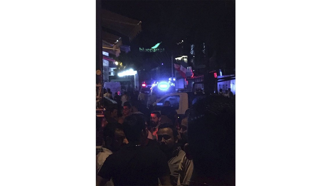 5 muertos y 15 heridos, saldo de balacera en el "Blue Parrot"