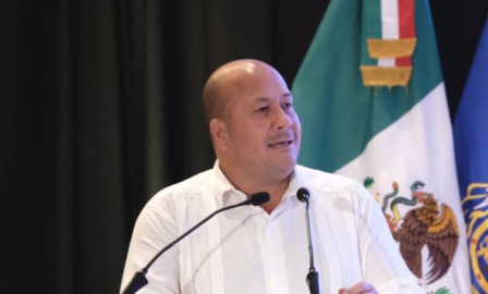 Hospitalizan a gobernador de Jalisco, Enrique Alfaro
