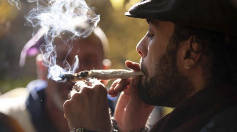 Largas filas para comprar marihuana en Canadá