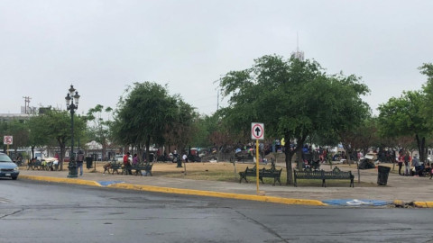 Migrantes se preparan para recibir lluvias a la intemperie