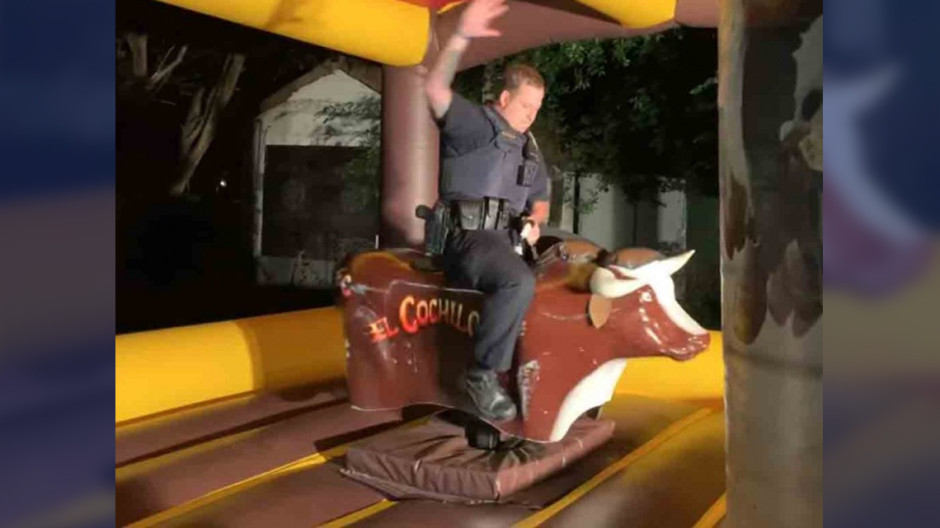 Policía se convierte en el alma de la fiesta