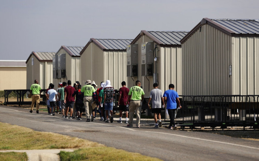 Bloquean reglas de detención de niños migrantes