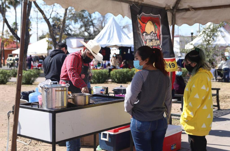 Realizan bazar alusivo a la primavera 