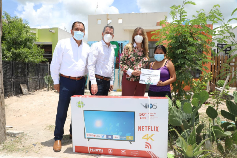 Entregó Alcaldesa obsequios con motivo del 'Día del Padre'