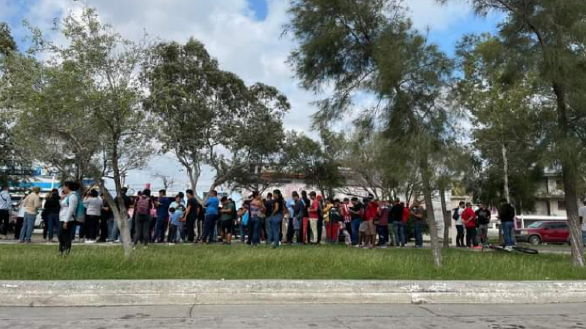 Reportan miles de migrantes varados en Matamoros a la espera de EU ponga fin al título 42