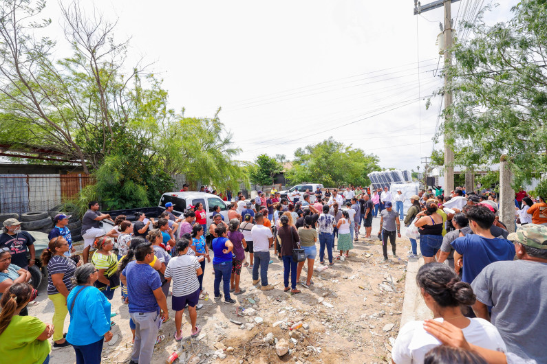 Visitó el Alcalde Carlos Peña Ortiz a familias de la Arcoiris 