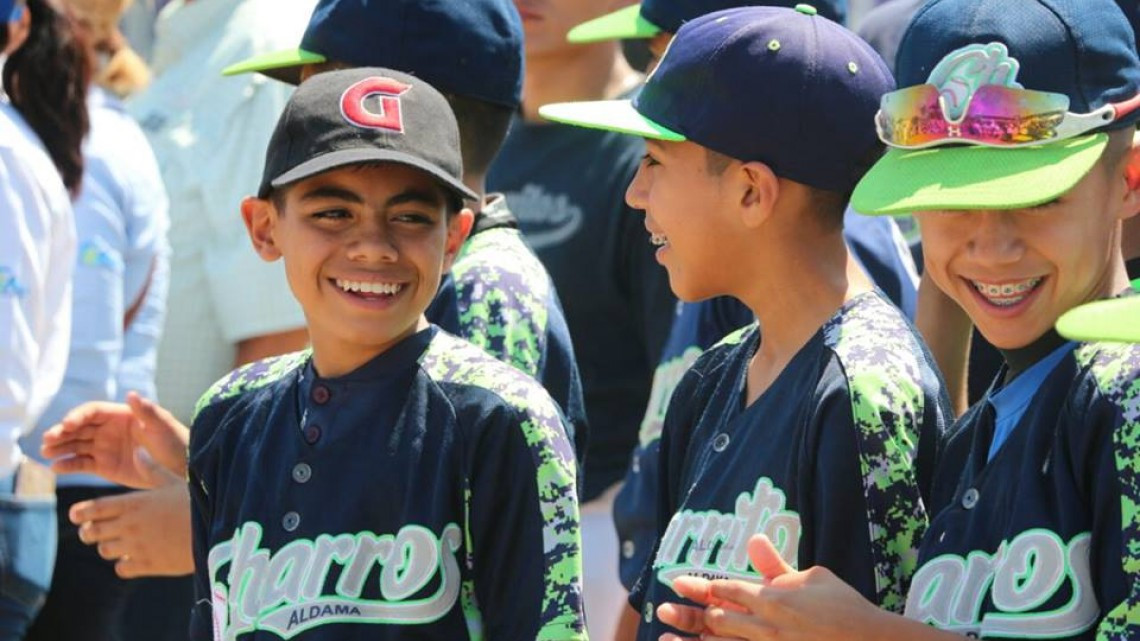 Asiste alcaldesa a Torneo de Béisbol Infantil