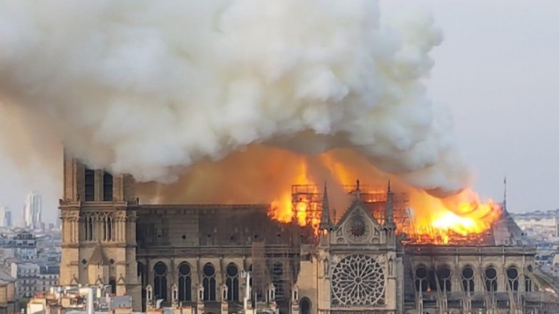 Catedral de Notre Dame se incendia