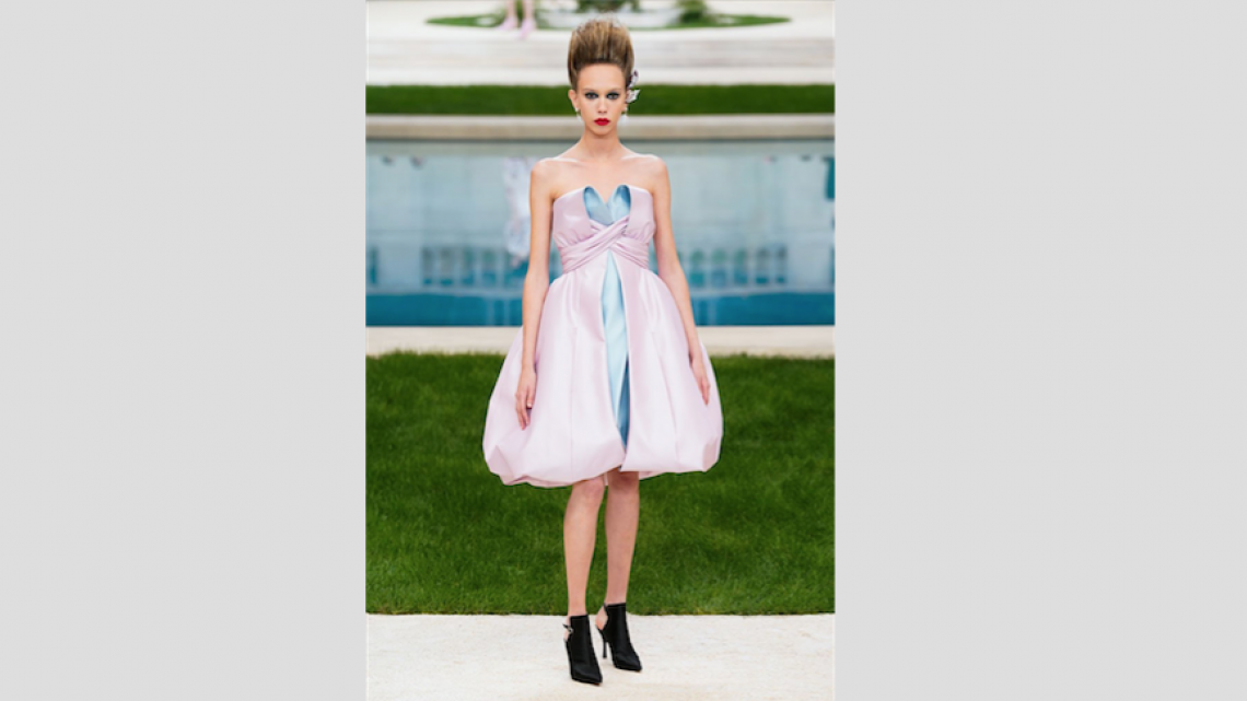 La fiesta de piscina retro de Chanel en París 