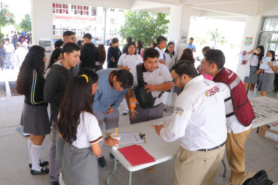 Orienta IMJUVE a estudiantes sobre métodos anticonceptivos 