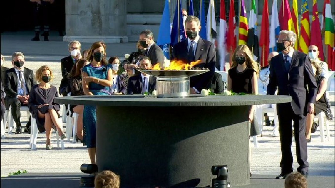Homenajean a víctimas de COVID-19 en España