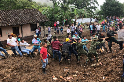 Sube a 17 el número de muertos por el deslizamiento de tierra en Rosas
