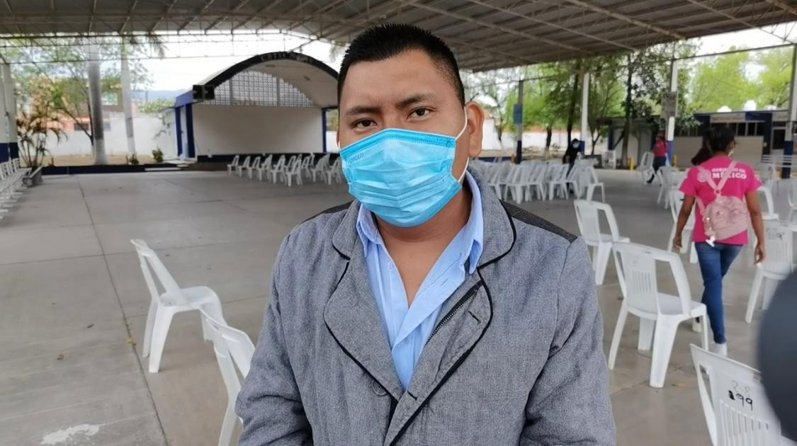 Pese a recomendaciones inician filas para vacunación 