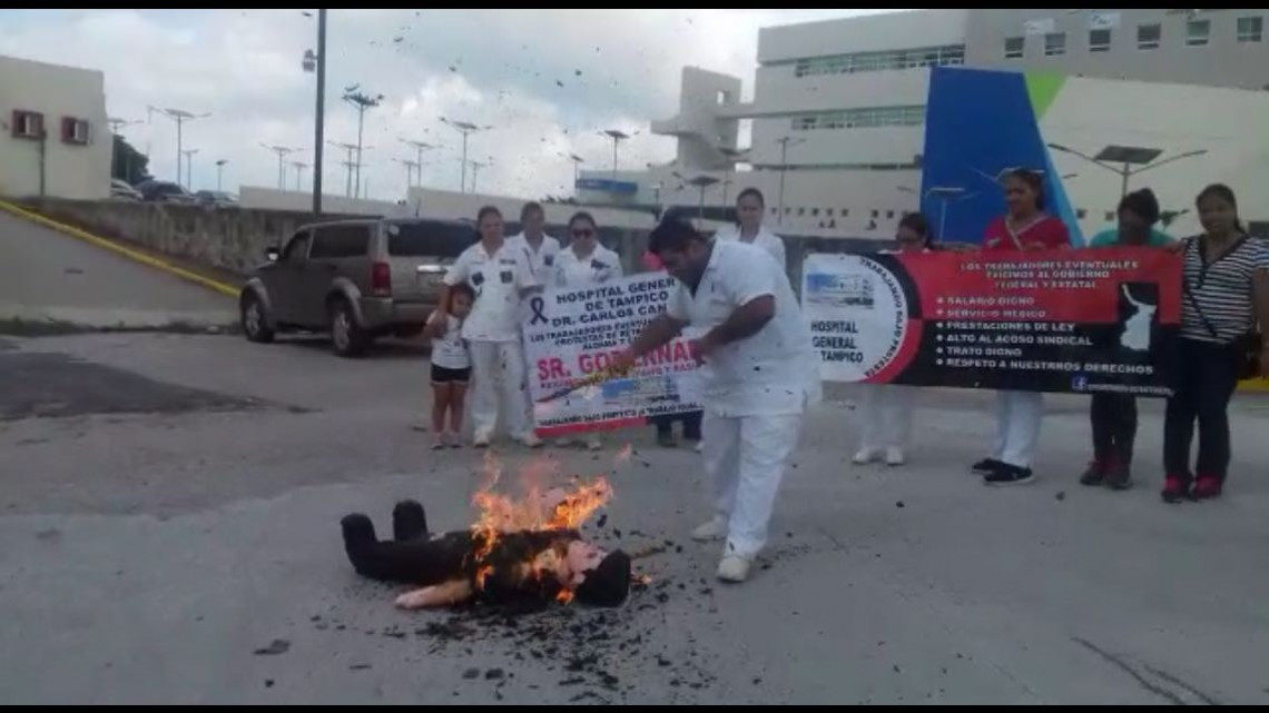 Protestan trabajadores eventuales del Hospital Carlos Canseco