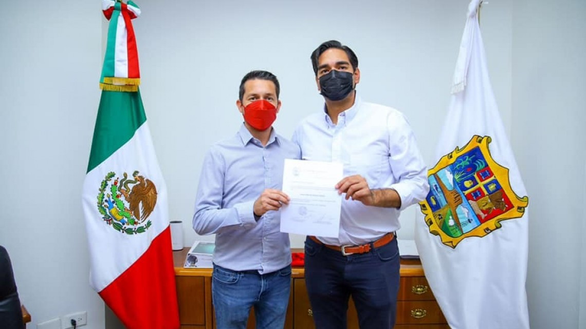 Entrega nombramientos alcalde Carlos Peña Ortiz 