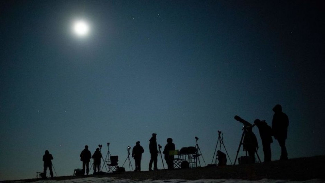 La "Superluna de sangre de lobo" en fotos