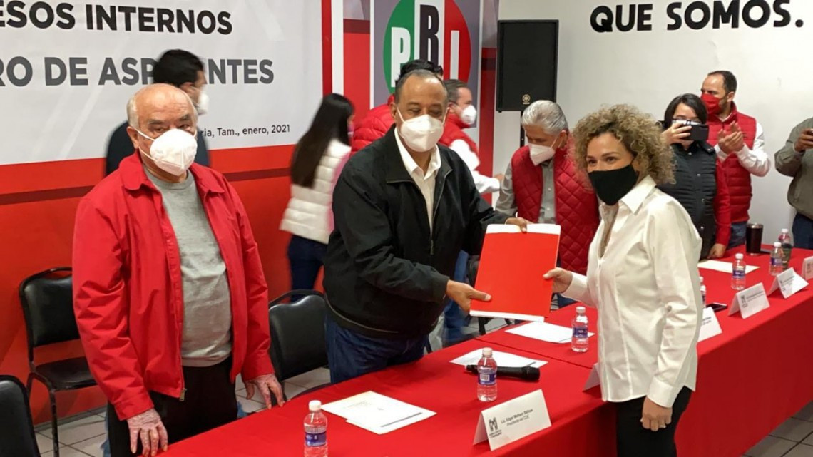Realiza PRI preregistro de aspirantes a diputados; espera turno segundo bloque a alcaldes 