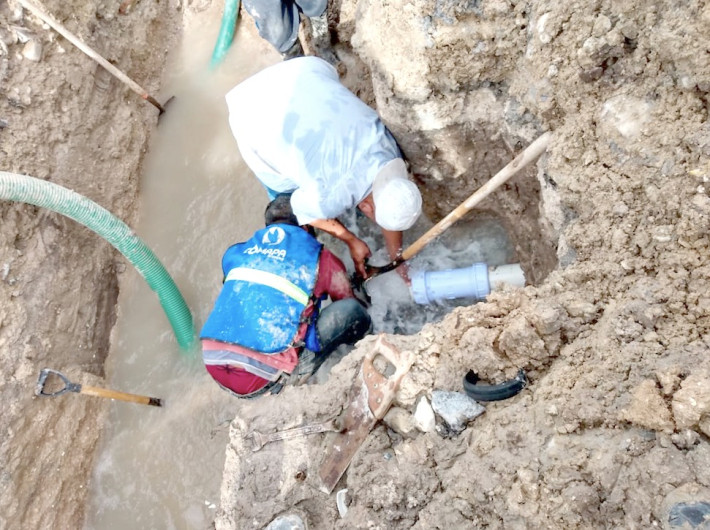 Concluye COMAPA reparación de ruptura de tubería en La Joya