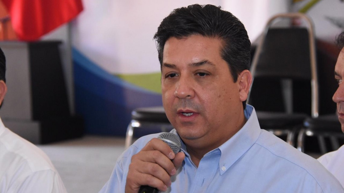 FGCV entrega becas en la zona centro del estado