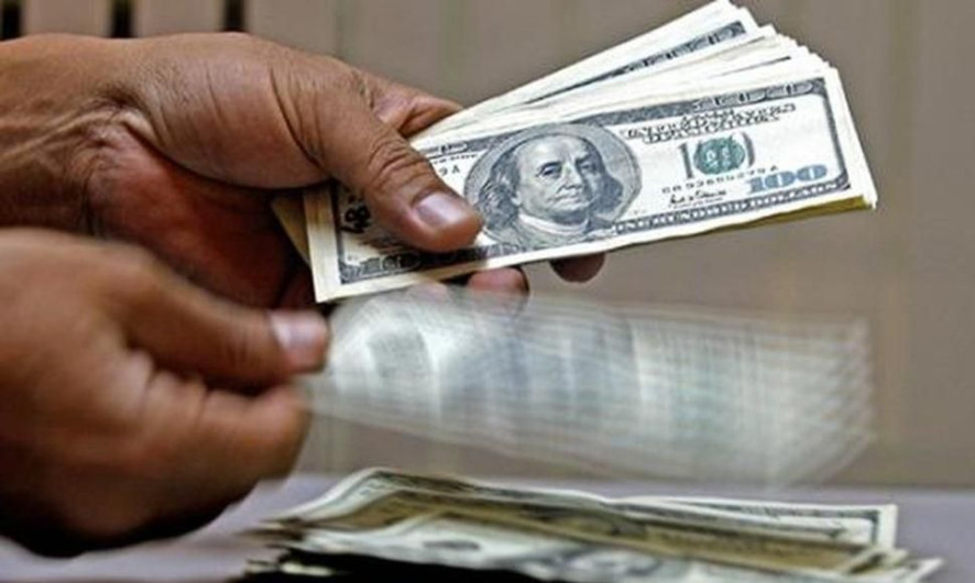 Dólar cotiza a la venta en 18.90 pesos en casas de cambio 