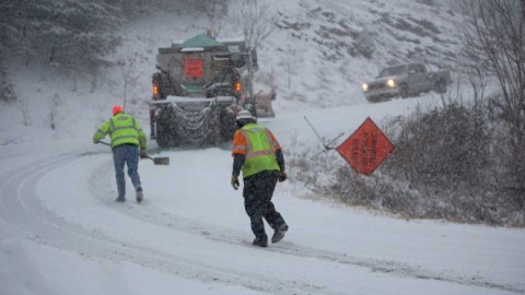 Un muerto y gran caos deja tormenta invernal