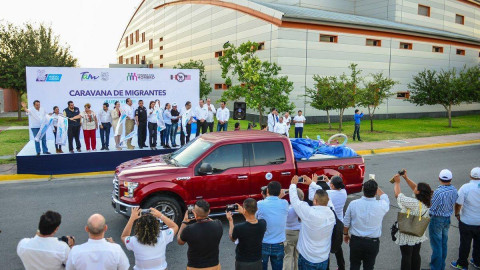 Dan salida en Nuevo Laredo, a caravana de migrantes