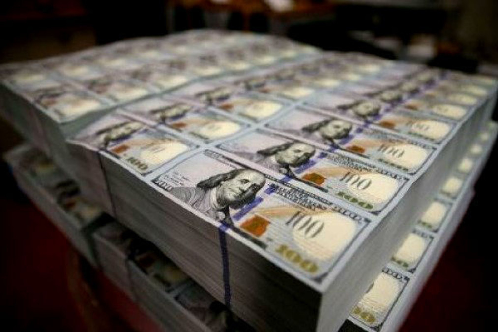 Dólar cierra jornada en 19.15 pesos a la venta en bancos