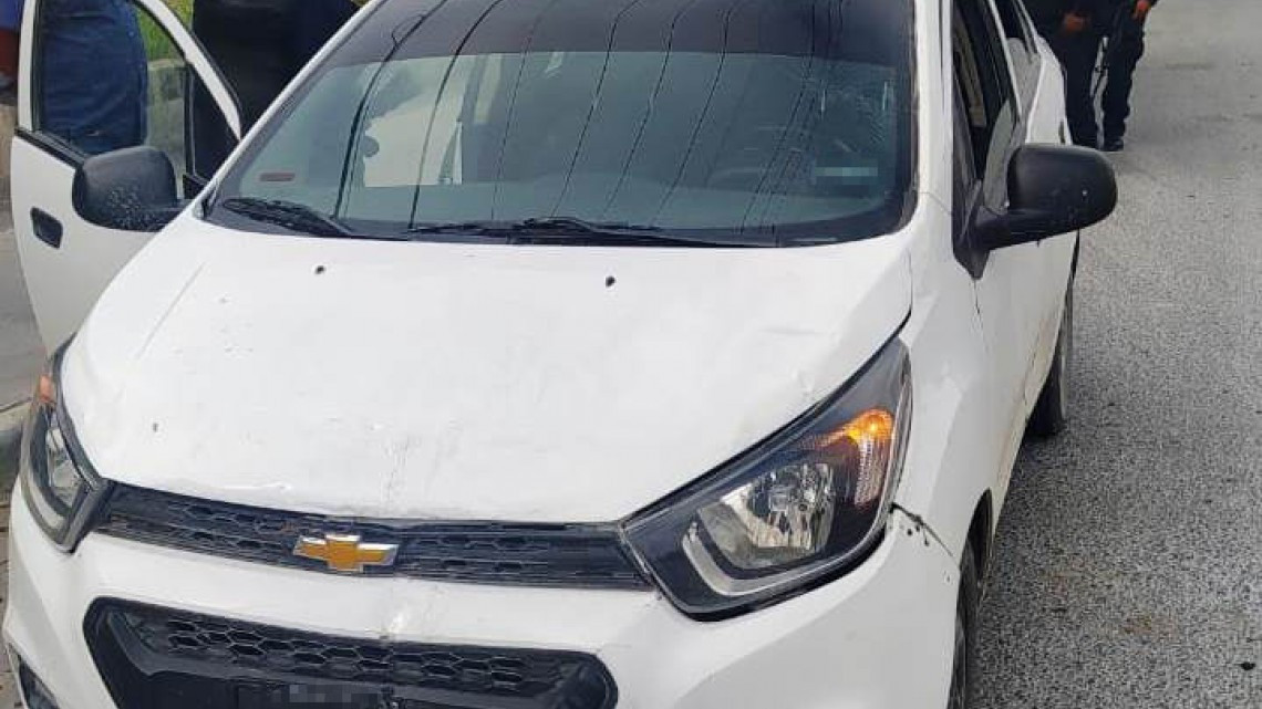 Policía Estatal detuvo a tres hombres y aseguró un radio de frecuencia