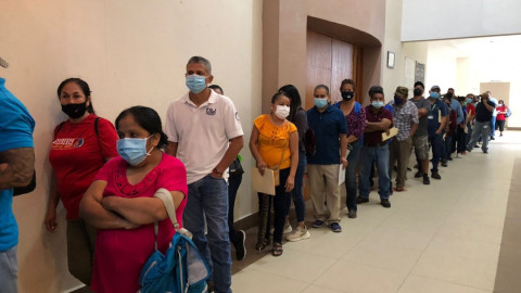 Rezagados superan demanda de vacuna Sinovac en Nuevo Laredo