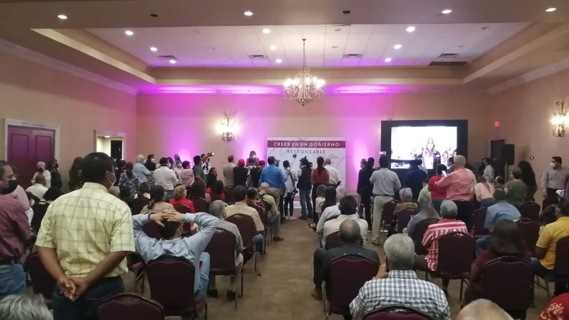 Desarrolla ponencia en Matamoros la Doctora Maki Ortíz