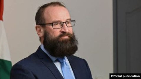 Descubren a eurodiputado en una orgía clandestina